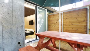 Royal Room (Netflix, Disney+, Watcha, Laftel Available) | Romfasilitet