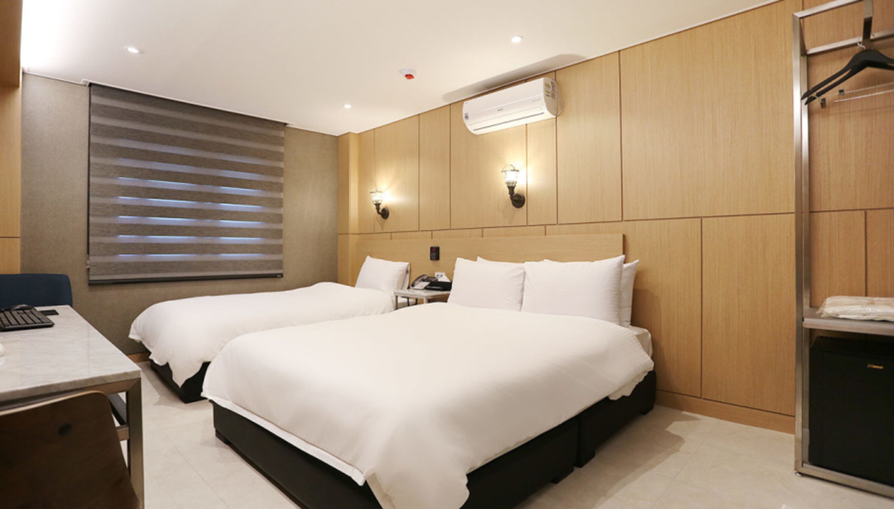 twin room, shower (netflix, disney+, watcha, laftel available) | premium bedding, in-room safe, soundproofing, free wifi