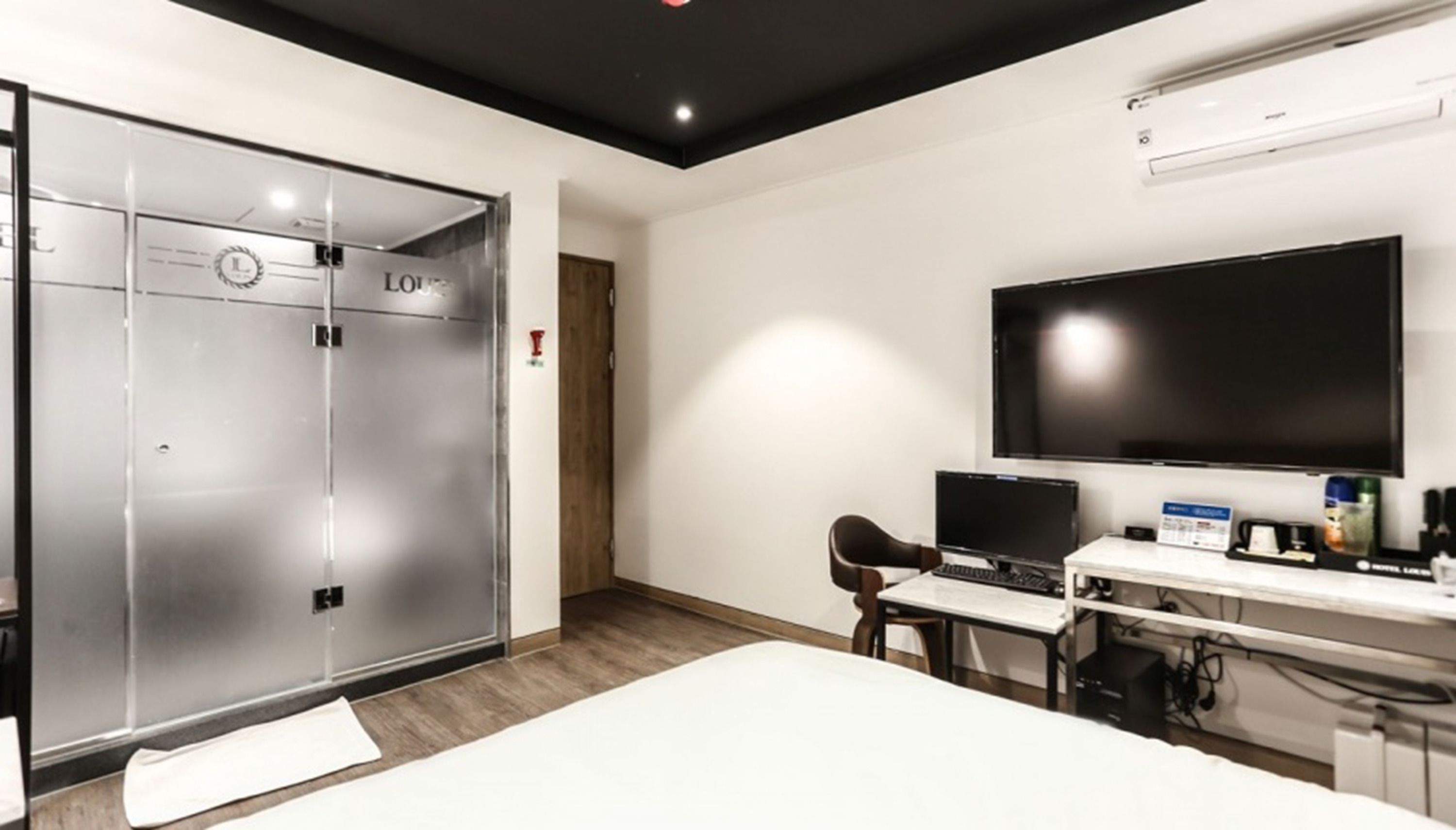 standard room a type (netflix, disney+, watcha, laftel available) | premium bedding, in-room safe, soundproofing, free wifi