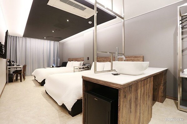 Royal Room (Netflix, Disney+, Watcha, Laftel Available) | Vask på badet