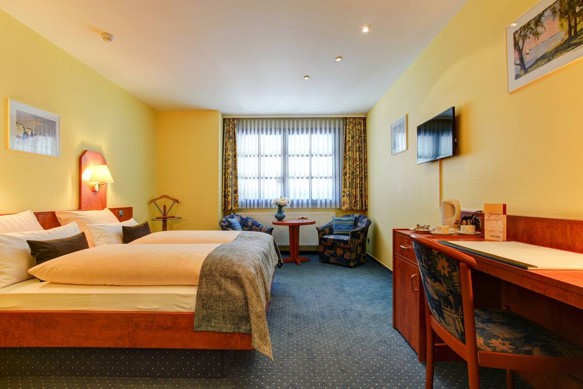 Double Room | Desk, soundproofing, WiFi (free), bed sheets