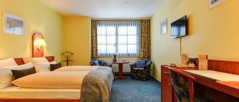 Double Room | Desk, soundproofing, free WiFi, bed sheets