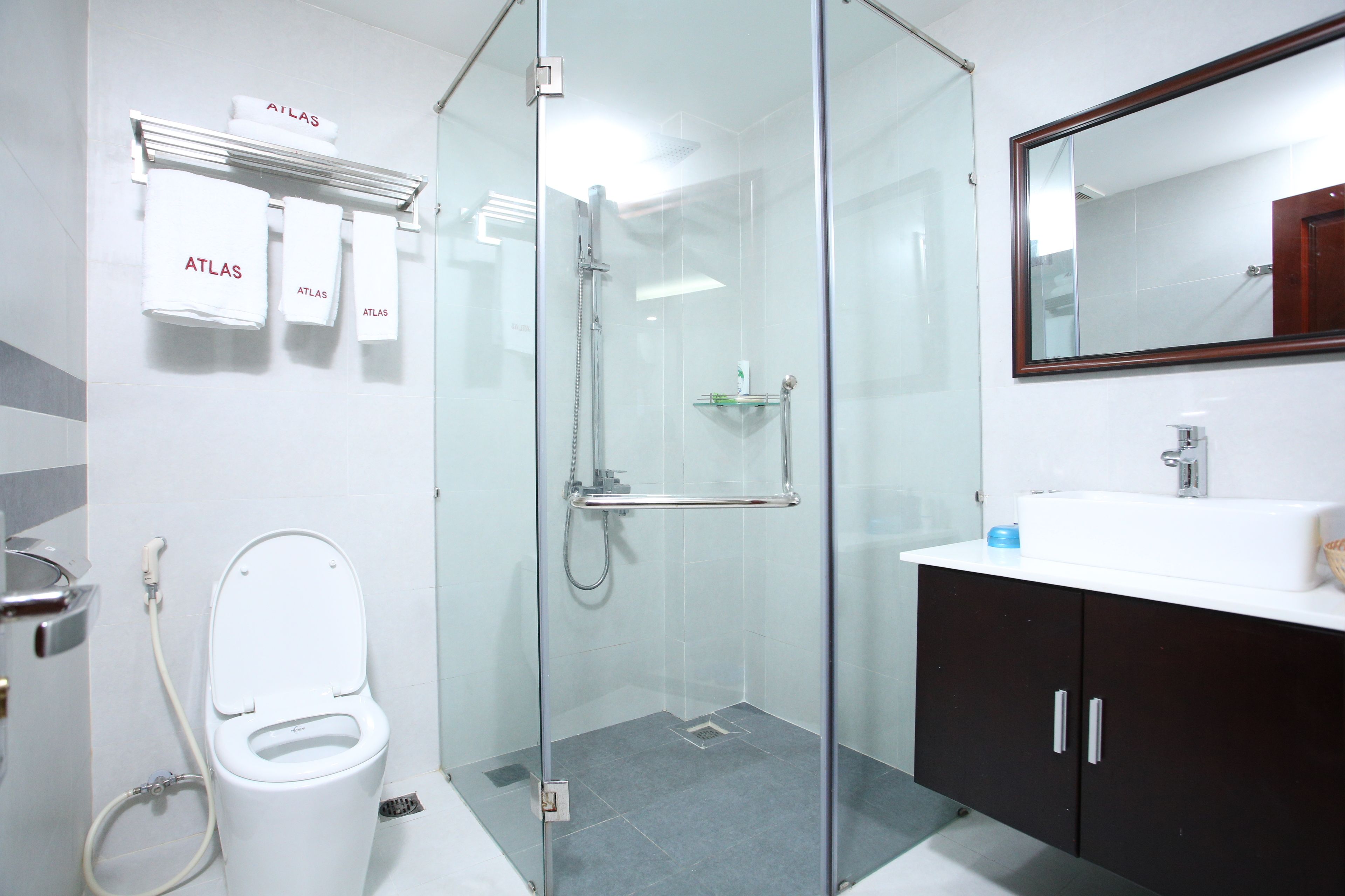 Spacious Studio, Basement | Bathroom | Free toiletries, hair dryer, slippers, towels