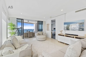 Luxury Apartment, 3 Bedrooms, Balcony, Ocean View | Living area