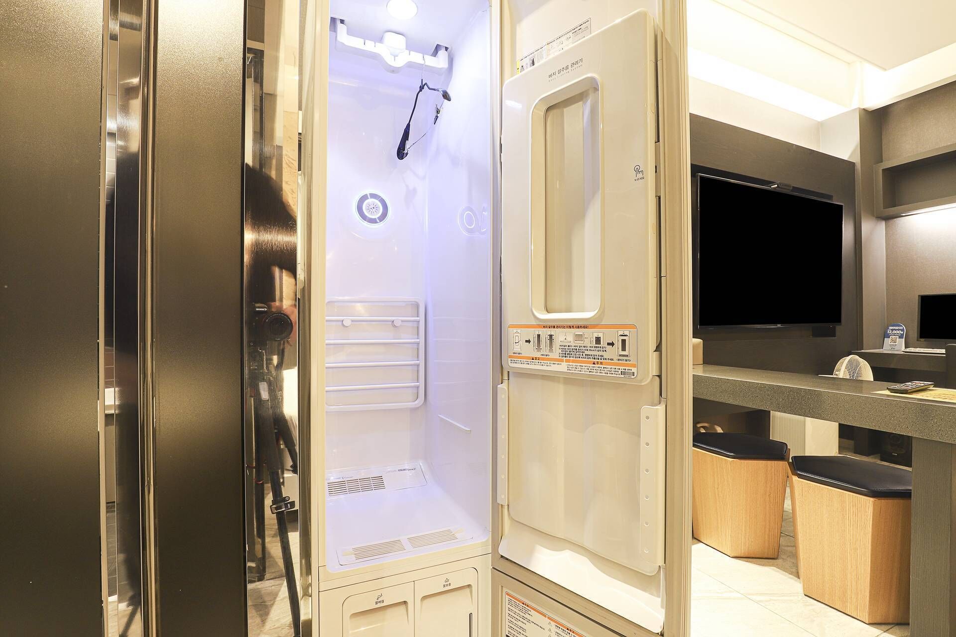 family room | in-room safe, individually decorated, individually furnished, desk