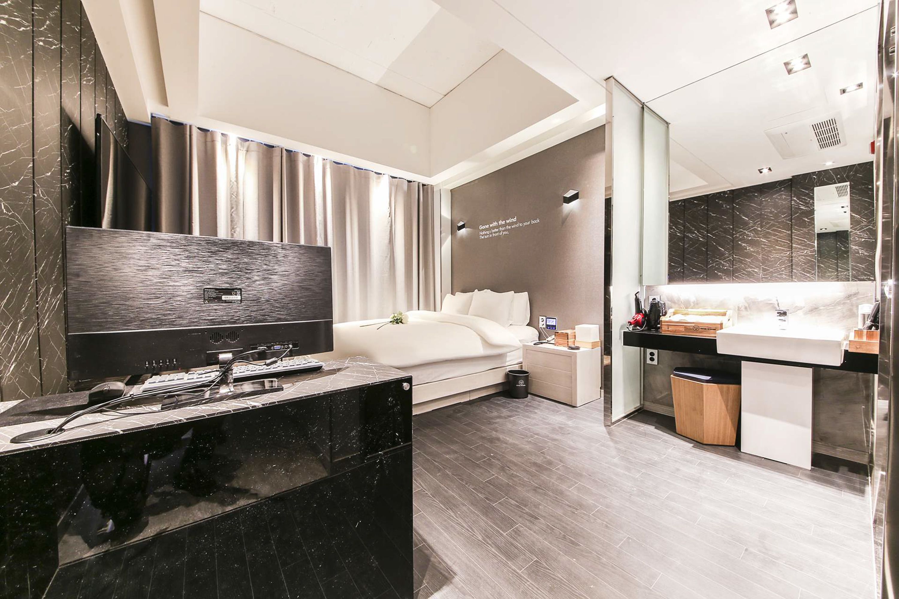 standard double room | room amenity