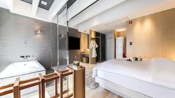 Suite | In-room safe, individually decorated, individually furnished, desk