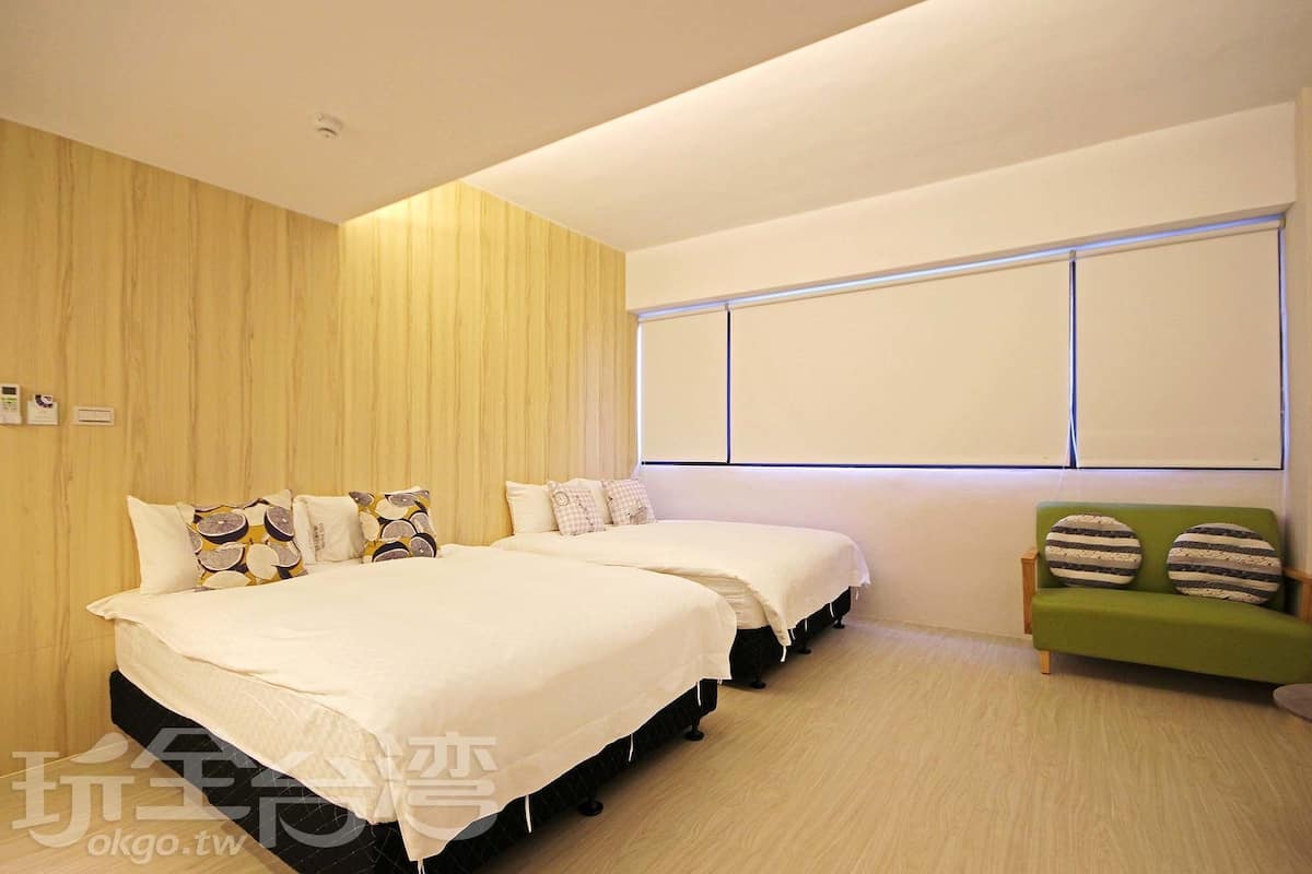 Deluxe Quadruple Room | Desk, WiFi (free), bed sheets