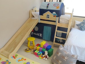 Desk, free WiFi, bed sheets