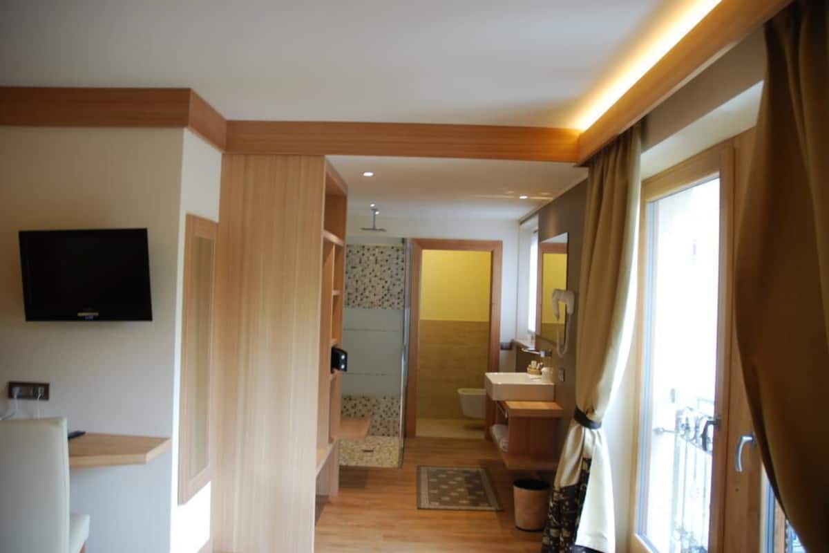 superior double or twin room | bathroom | shower, free toiletries, hair dryer, bidet