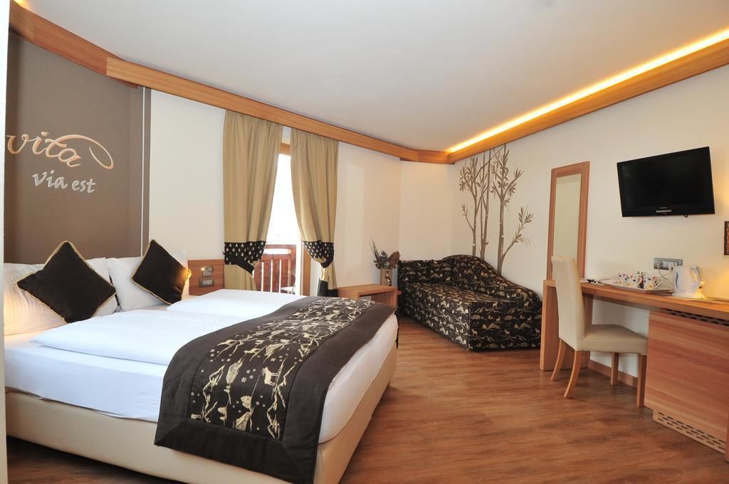 romantic double room | minibar, in-room safe, desk, soundproofing