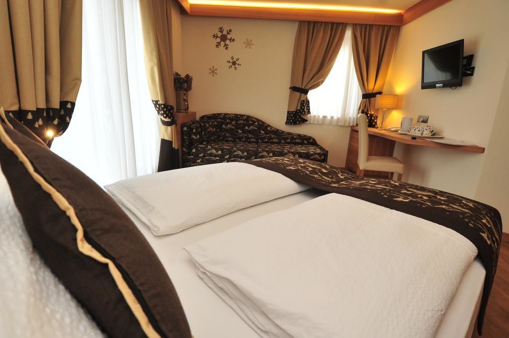 minibar, in-room safe, desk, soundproofing