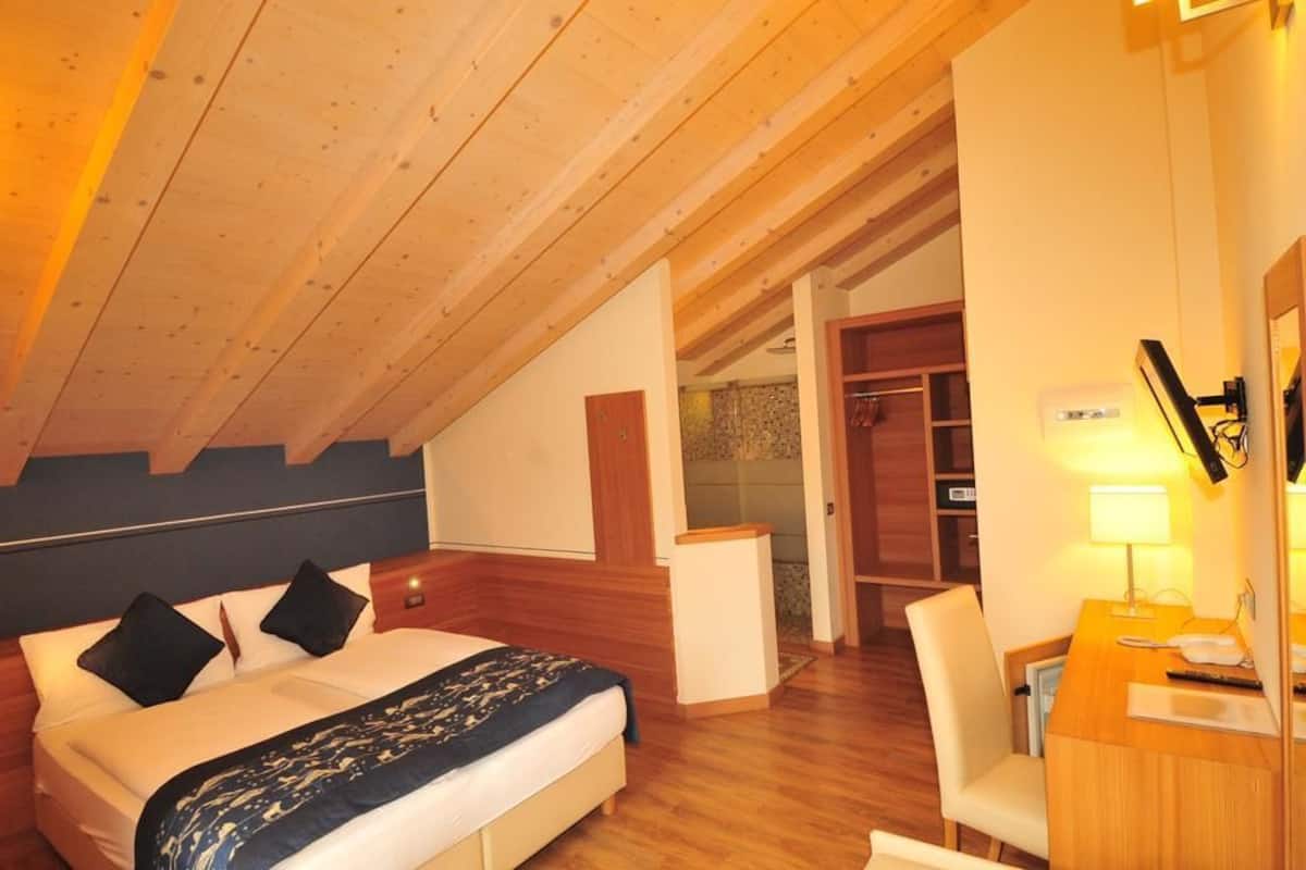 1 bedroom, minibar, in-room safe, desk