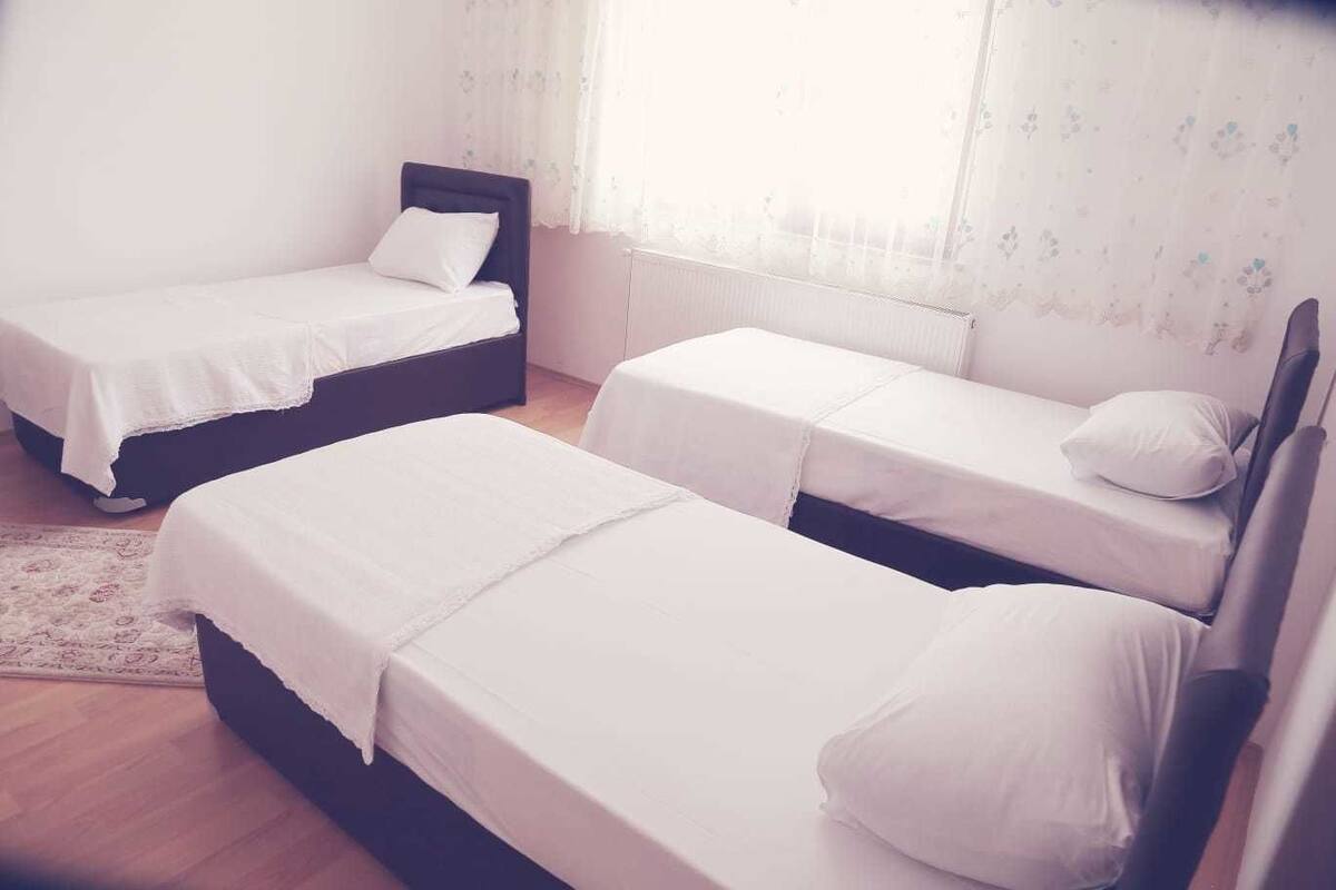 4 bedrooms, desk, soundproofing, iron/ironing board