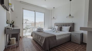 Studio Deluks | Brankas, meja kerja, Wi-Fi gratis, dan seprai linen