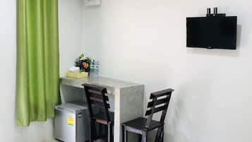 Télévision à écran plat de 24 pouces avec chaînes par câble, télévision