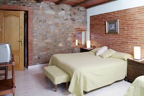 1 bedroom, Frette Italian sheets, premium bedding, down duvets