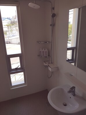 Dormitorio condiviso familiare, dormitorio misto | Doccia