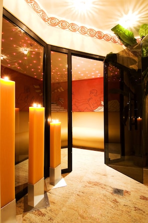 Sauna, hot tub, steam room, Turkish bath/hammam, aromatherapy, massages
