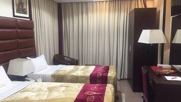 Zweibettzimmer | Zimmersafe, Zustellbetten, kostenloses WLAN