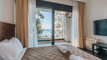 Caja de seguridad en la habitación y escritorio