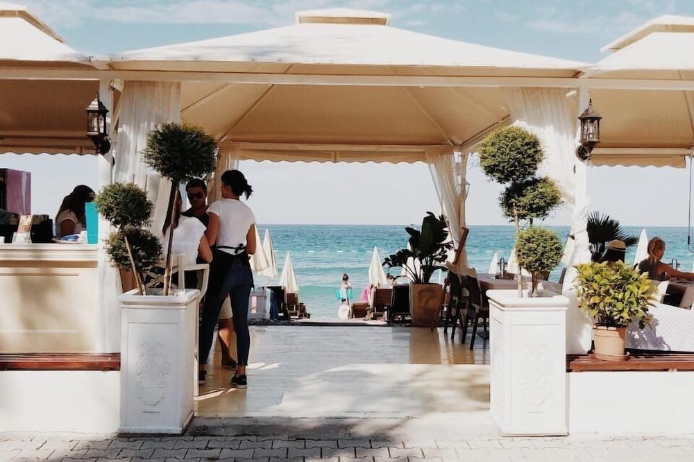 Apartments Kuce Lekovica snack bar- Bistro & Beach