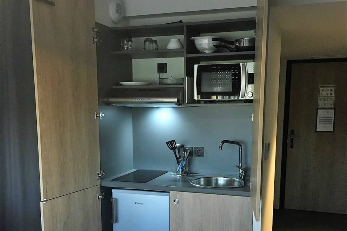 Camera Comfort con letto matrimoniale o 2 letti singoli, angolo cottura | Cucina privata