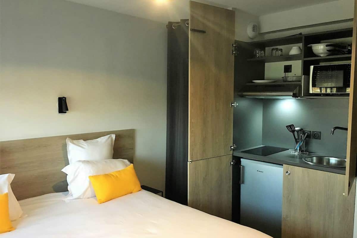 comfort double or twin room, kitchenette | private kitchenette