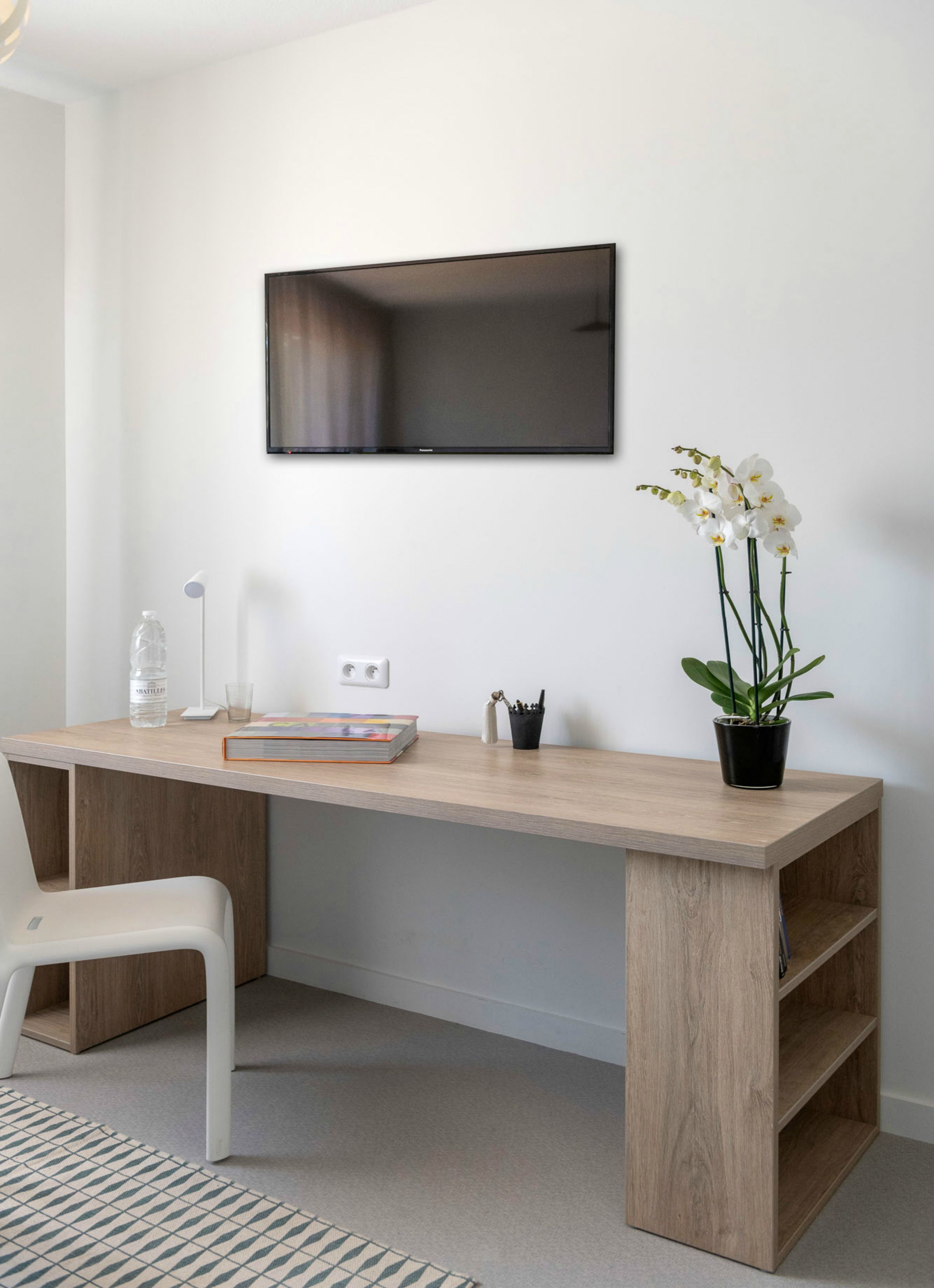 family apartment, 1 bedroom, kitchen | living area | flat-screen tv