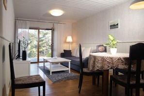 อพาร์ทเมนท์, 2 ห้องนอน, ซาวน่า | บริเวณนั่งเล่น | ทีวีจอแบน