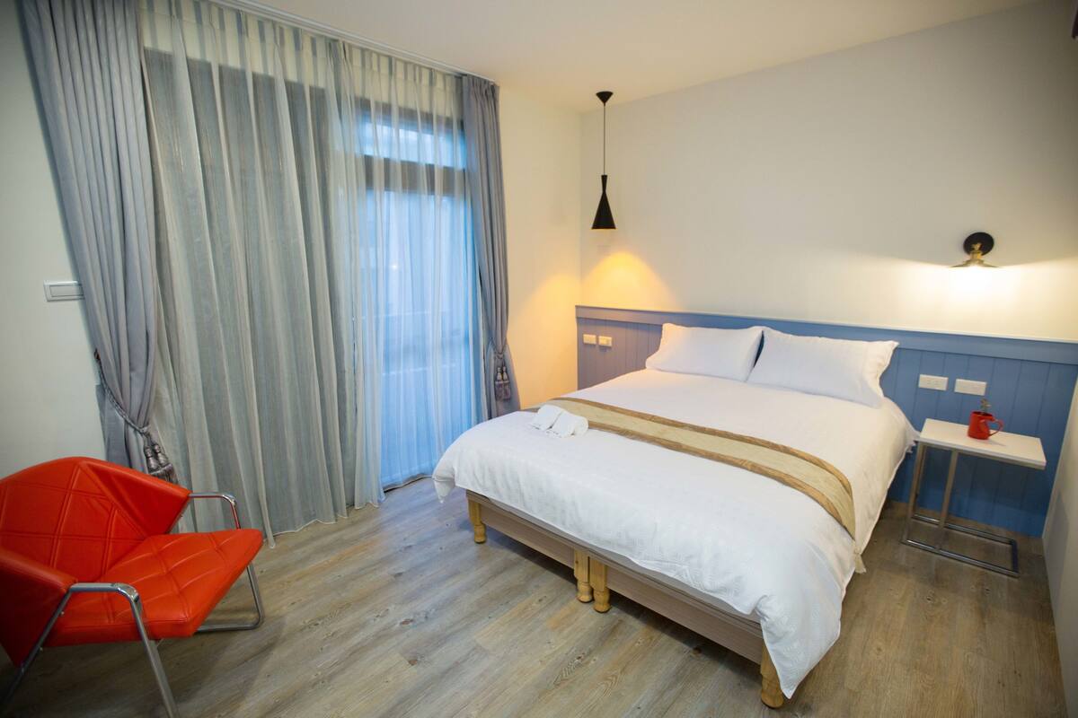 Desk, blackout curtains, rollaway beds