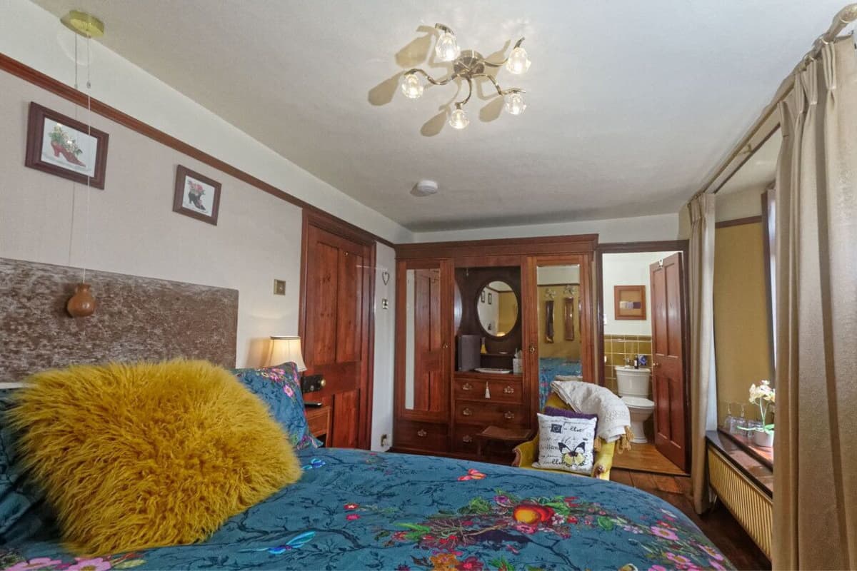 Luxury Double Room, 1 Double Bed | 3 bedrooms, individually decorated, individually furnished
