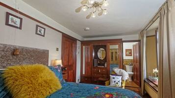 Luxury Double Room, 1 Double Bed | 3 bedrooms, individually decorated, individually furnished