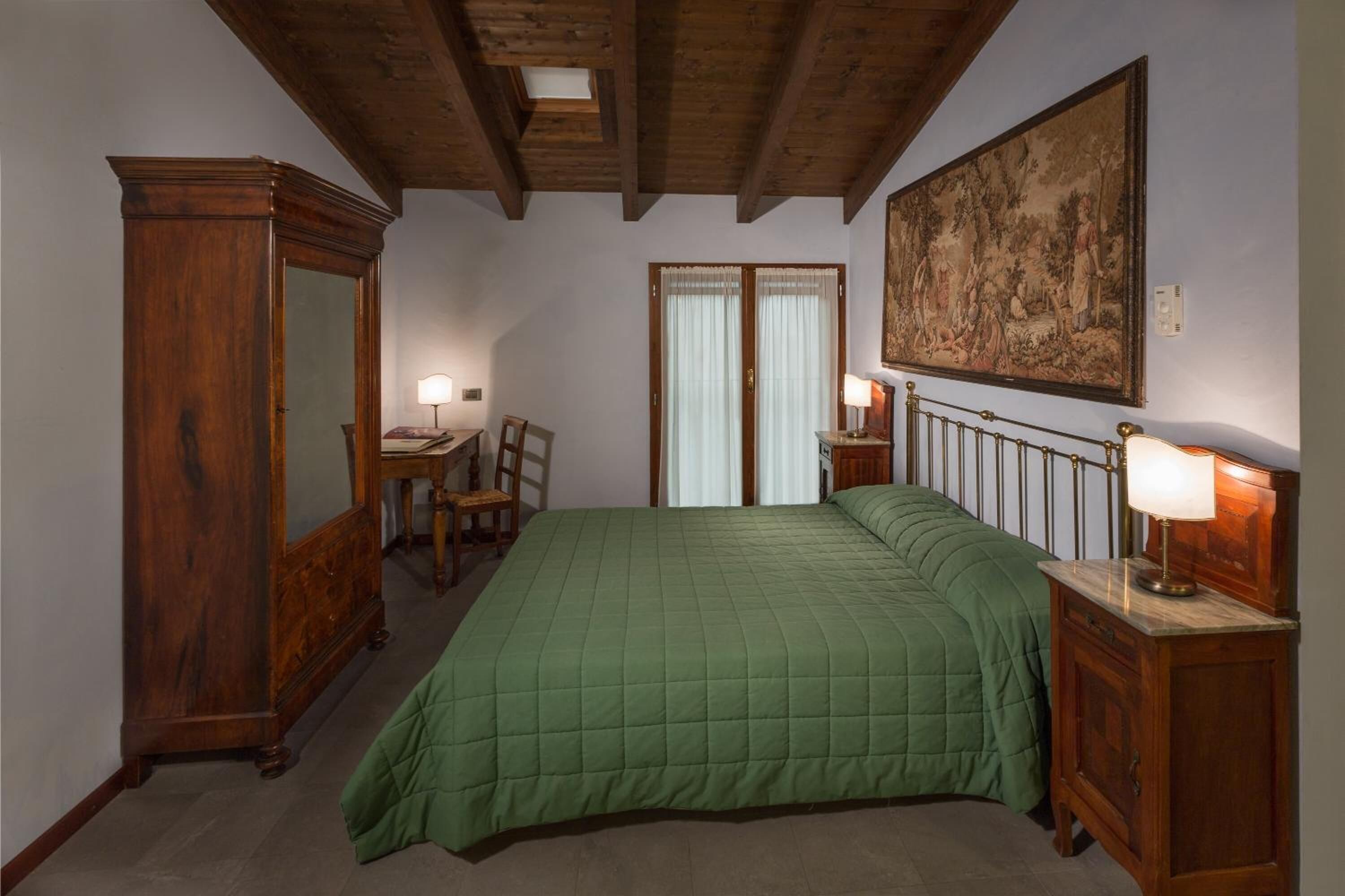 cots/infant beds, free wifi, bed sheets