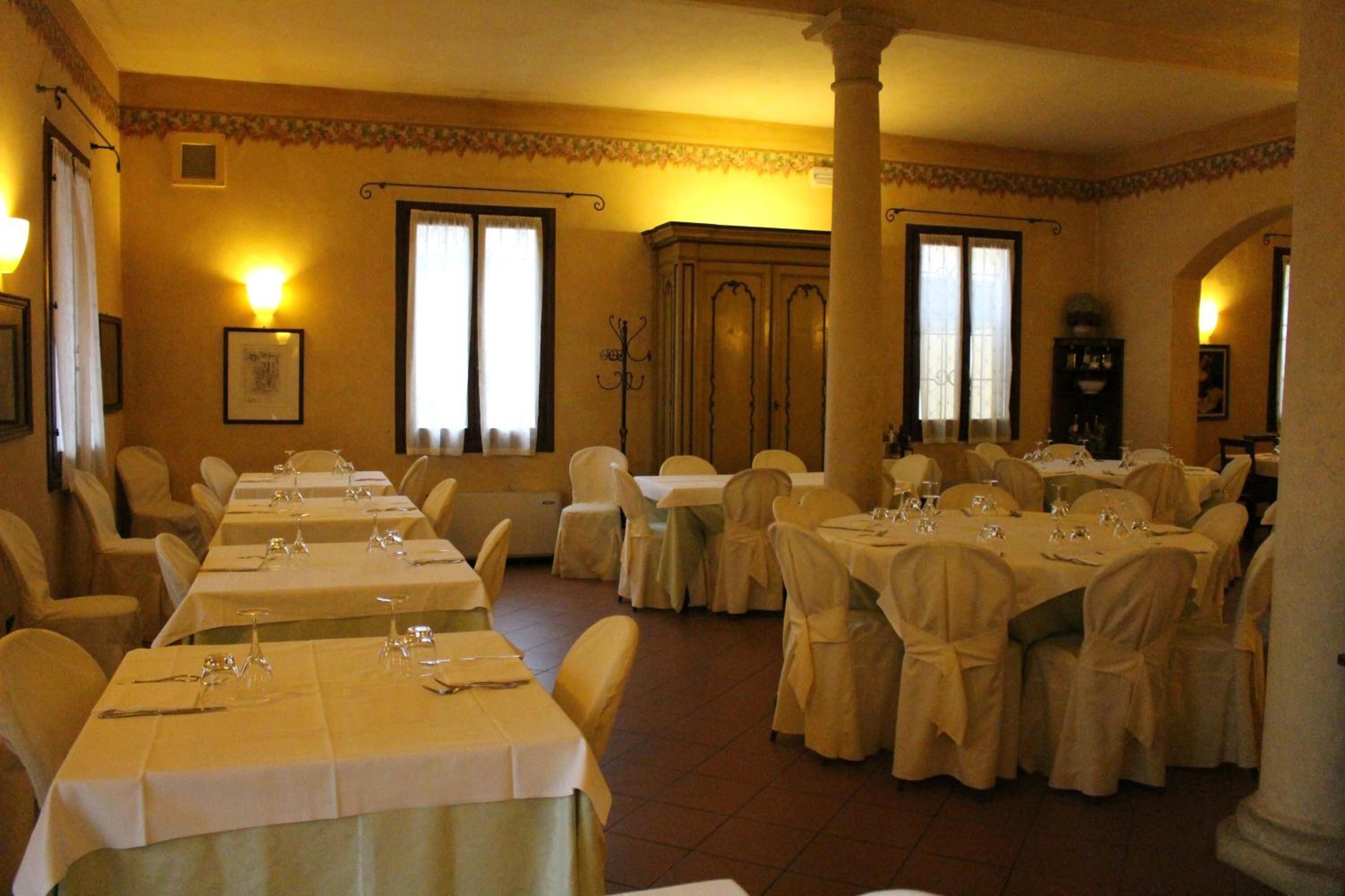 lunch and dinner served