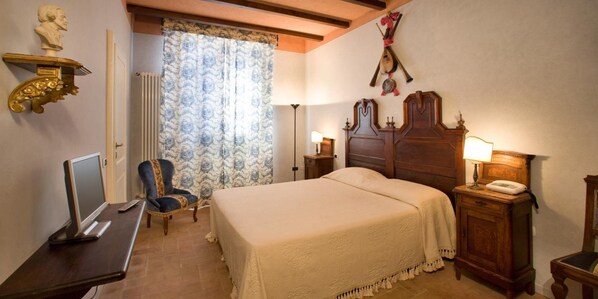 Cribs/infant beds, free WiFi, bed sheets