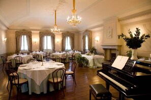 Lunch and dinner served