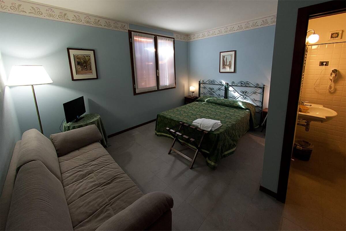 cots/infant beds, free wifi, bed sheets