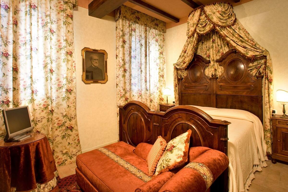 superior double room, balcony | cots/infant beds, free wifi, bed sheets