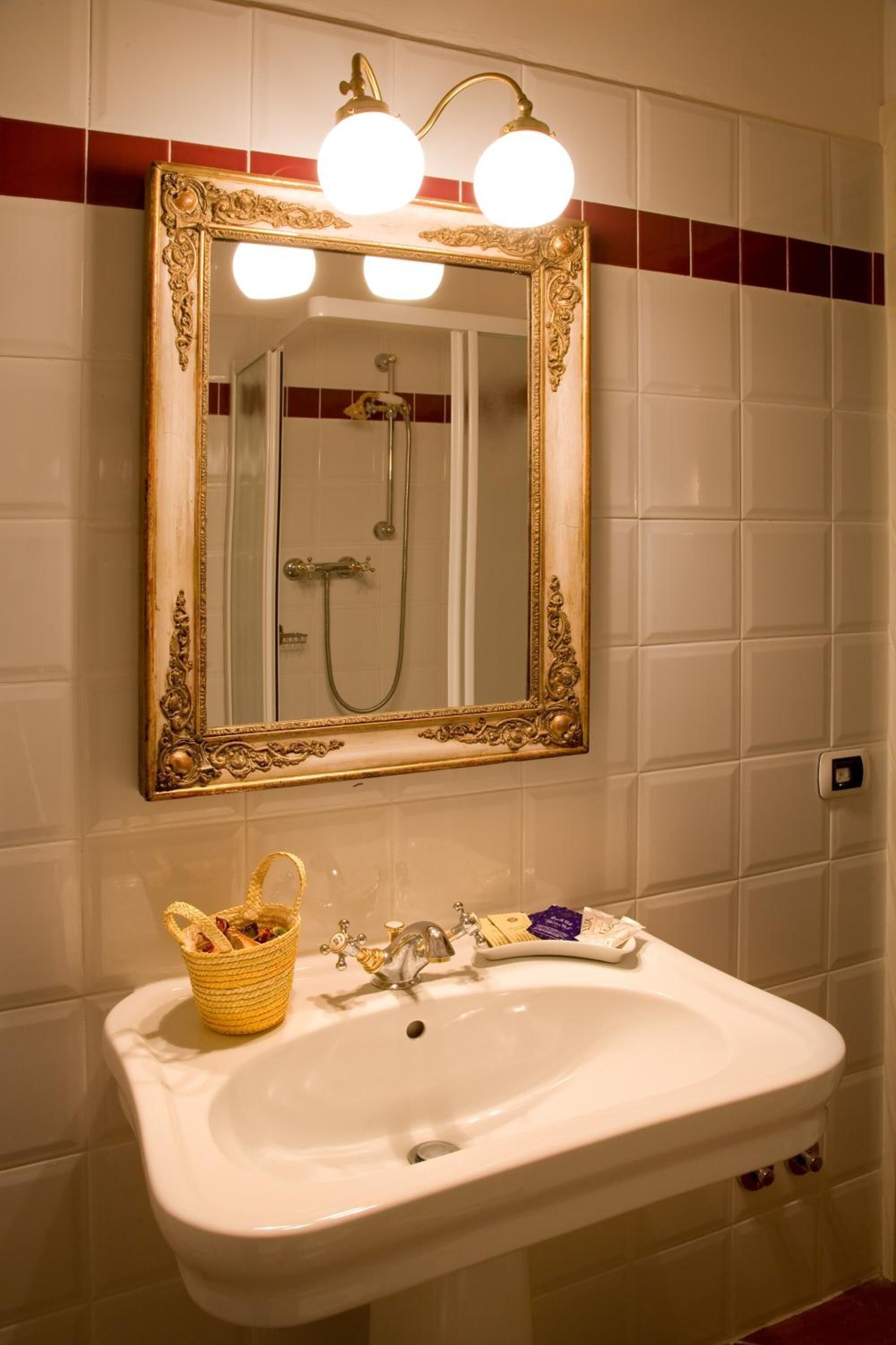 shower, free toiletries, hair dryer, bidet