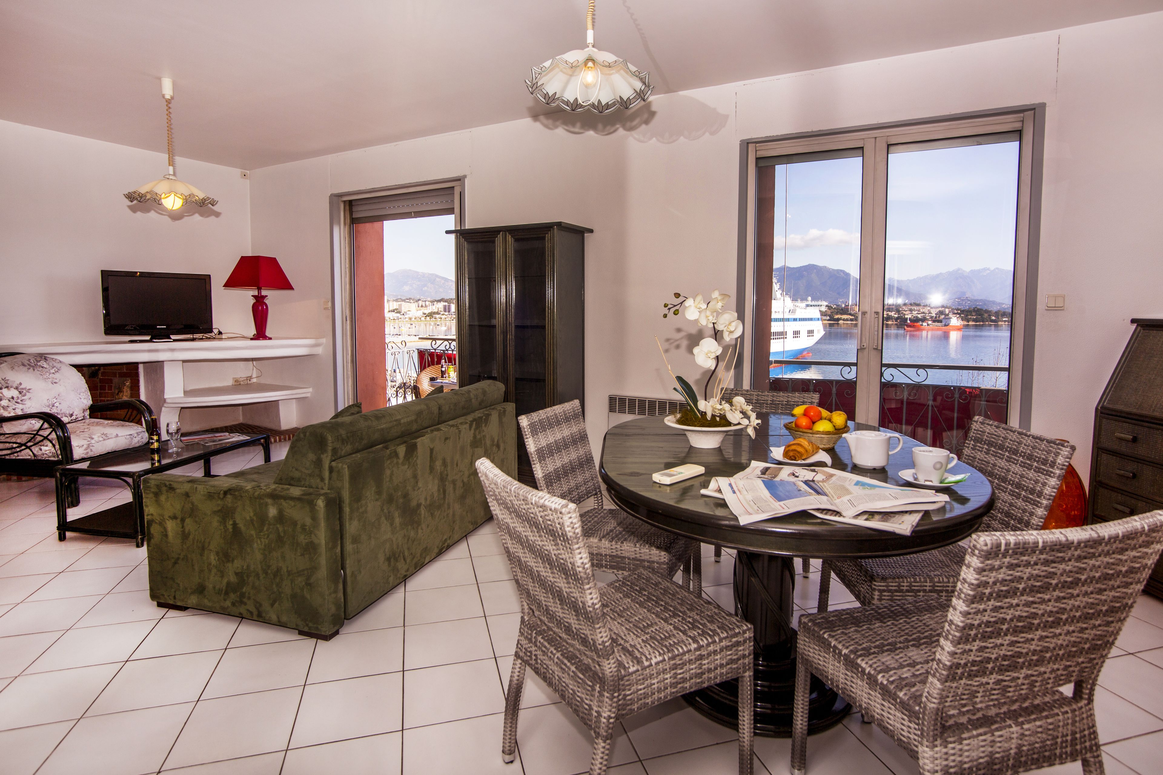 standard suite, harbour view | living area | flat-screen tv