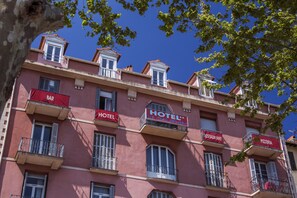 Front of property - Le Dauphin Hotel (Ajaccio)