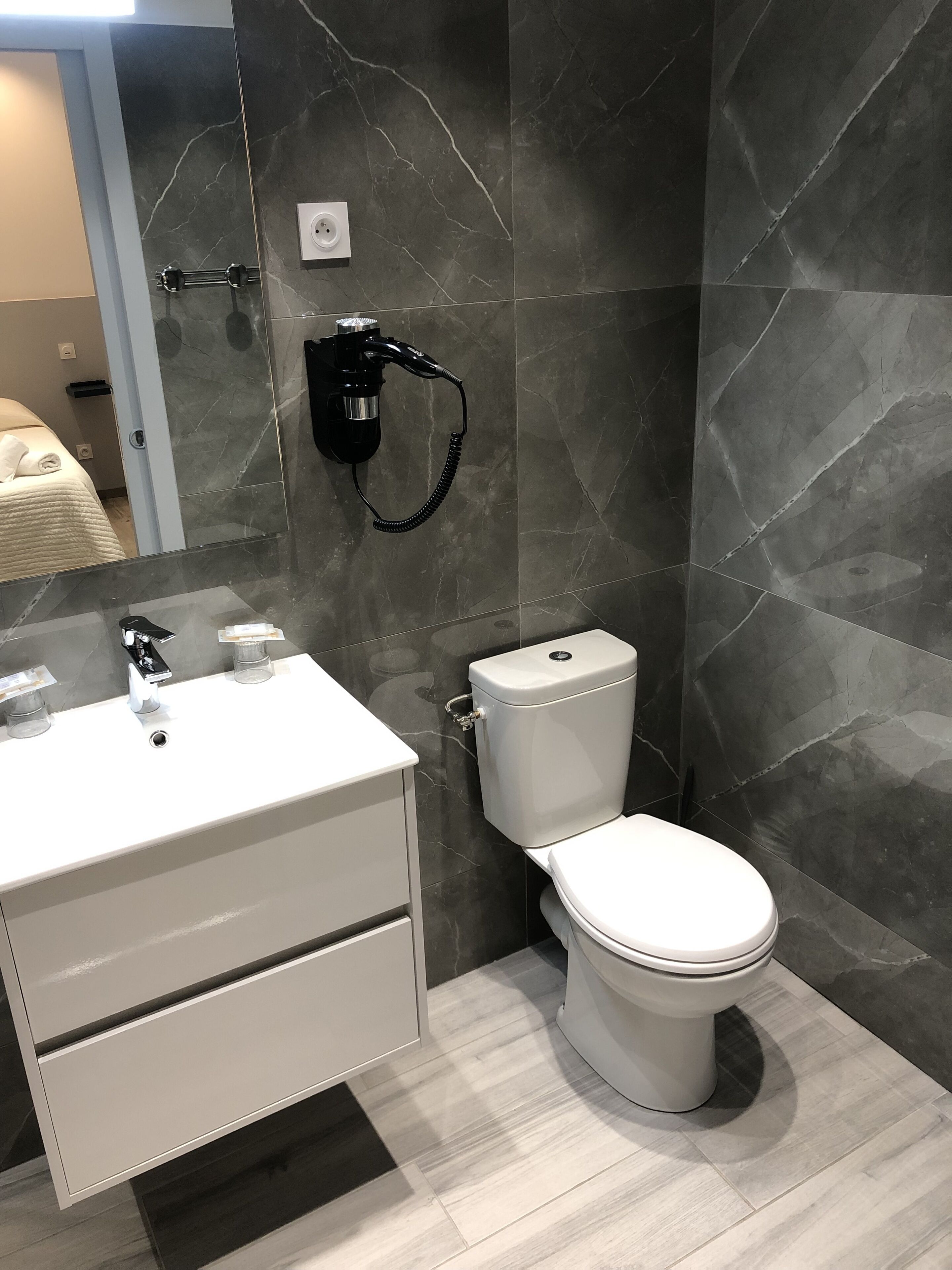 shower, free toiletries, hair dryer, towels