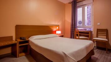 Chambre Double ( + 1 Enfant 3 Ans Max) | 1 chambre, décoration personnalisée, ameublement personnalisé, bureau