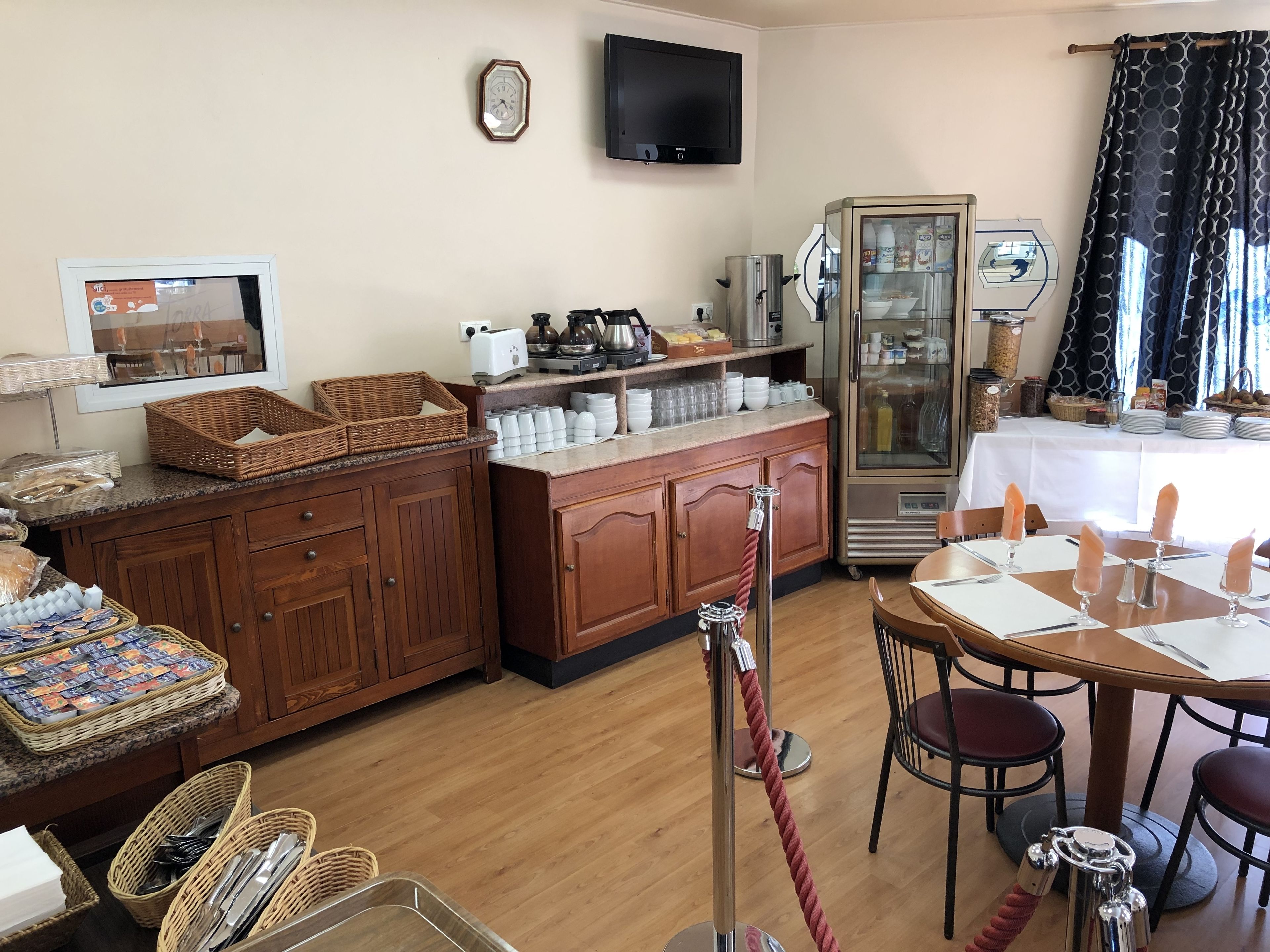 daily buffet breakfast (eur 9.5 per person)