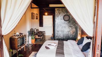 Family Room, Non Smoking, Hill View | Hypo-allergenic bedding, down comforters, free WiFi