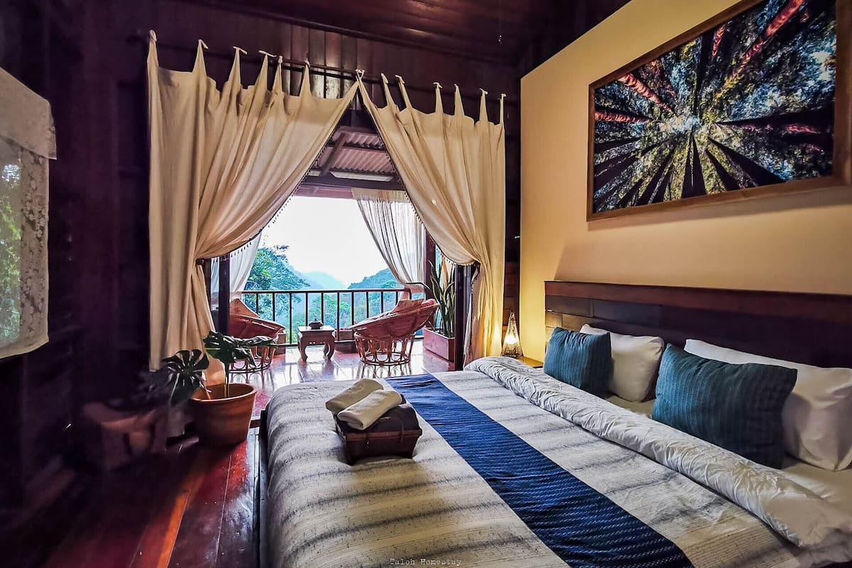 Habitación familiar, para no fumadores, vista a la colina | Ropa de cama hipoalergénica, edredón y wifi gratis