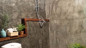 Family Room, Non Smoking, Hill View | Bathroom | Shower, rainfall showerhead, free toiletries, hair dryer