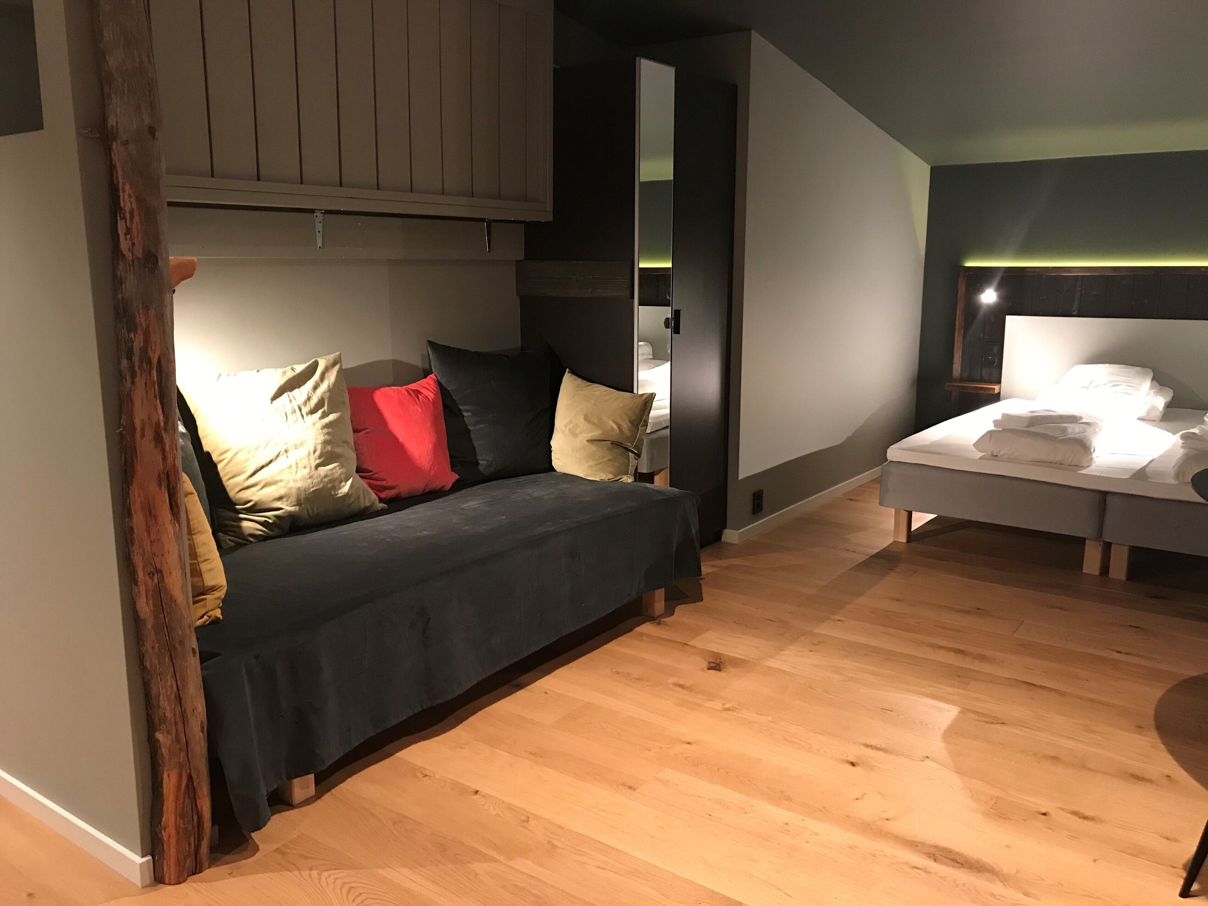 junior room | laptop workspace, iron/ironing board, free wifi