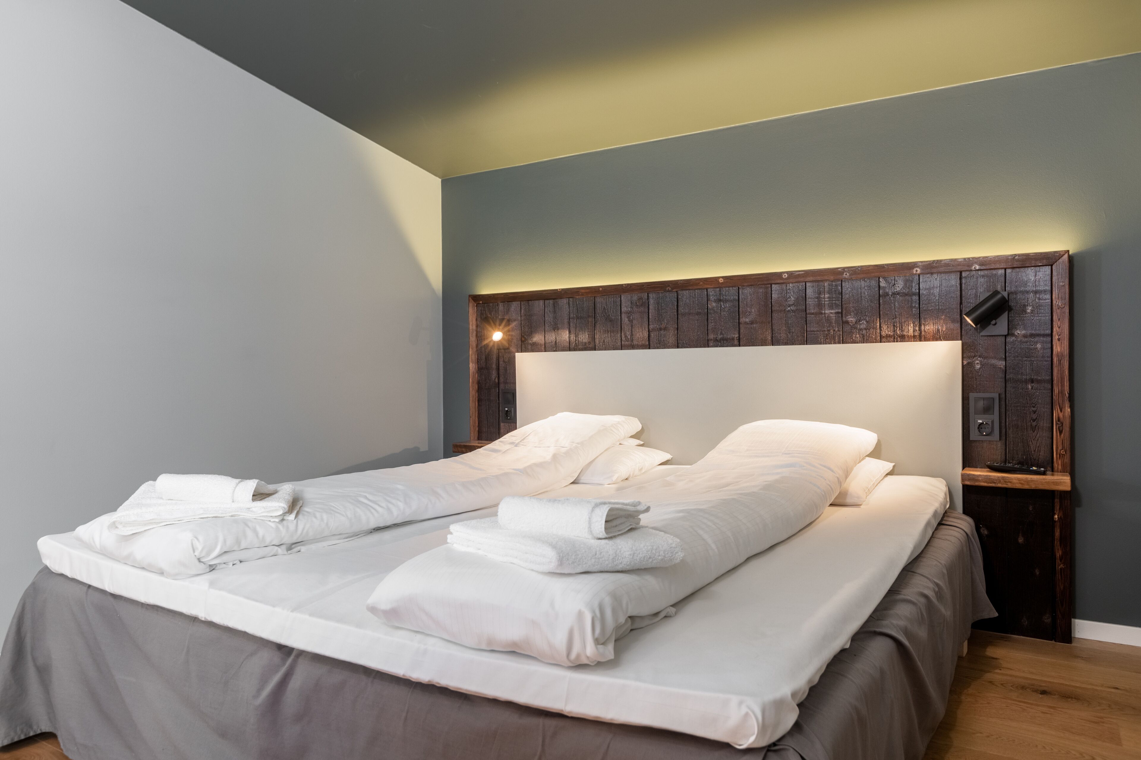 Junior Room | Laptop workspace, iron/ironing board, free WiFi